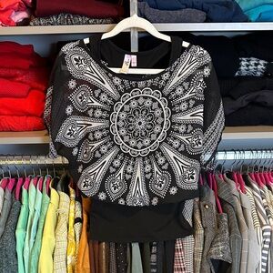 Dolled Up black/white print 2 layered dolman shirt sleeve blouse size S